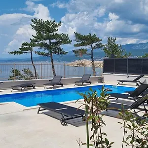 Penzion Punta - Luxury With Pool, Šilo